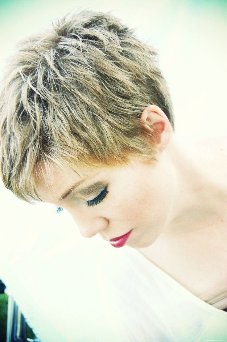 Simple Short Pixie Hairstyle for Thick Hair/Pinterest