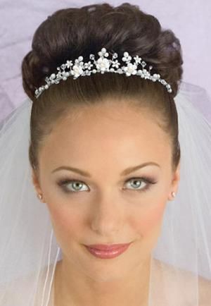 Wedding Hairstyle for Medium Hair With Veil