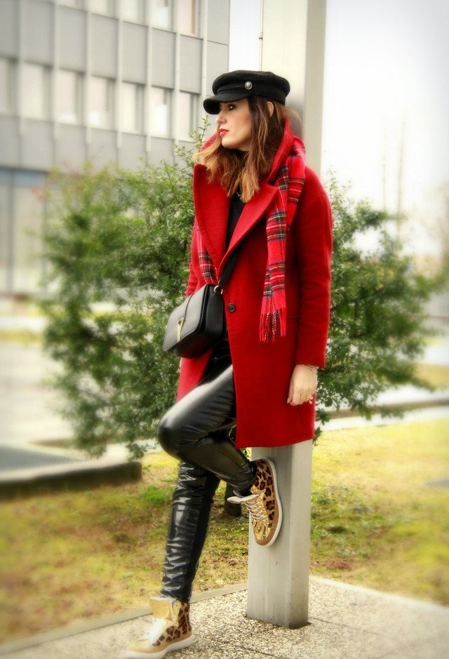 Fashionable Red Coat Outfit for Winter