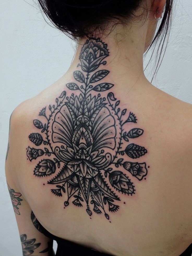 15 Pretty Neck Tattoos for Women - Pretty Designs