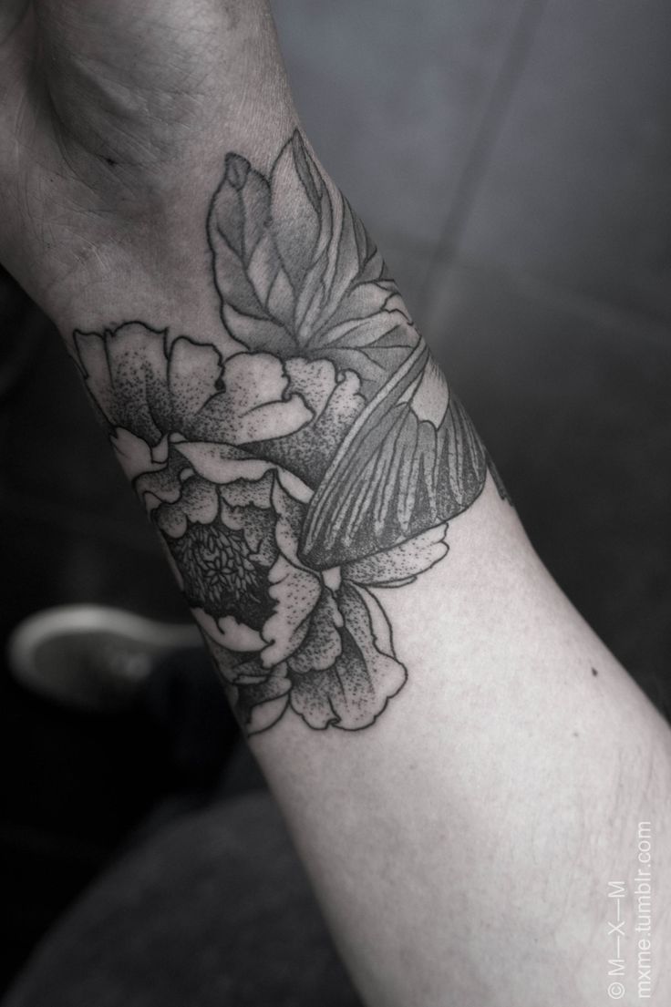 10 Beautiful Flower Tattoos for Your Wrist - Pretty Designs
