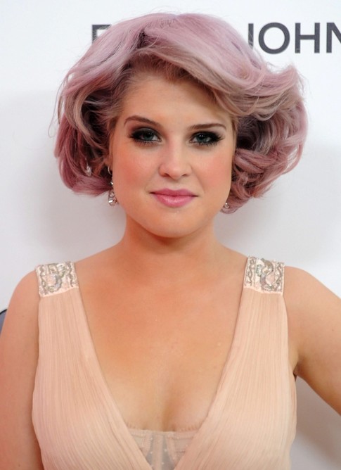 Kelly Osbourne Short Pink Bob Hairstyle for Thick Hair