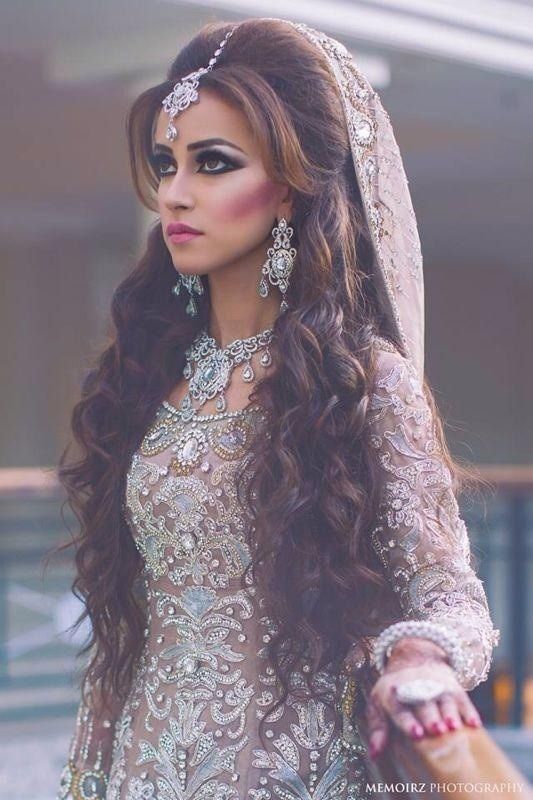 Long Wavy Indian Wedding Hairstyle With Headpieces