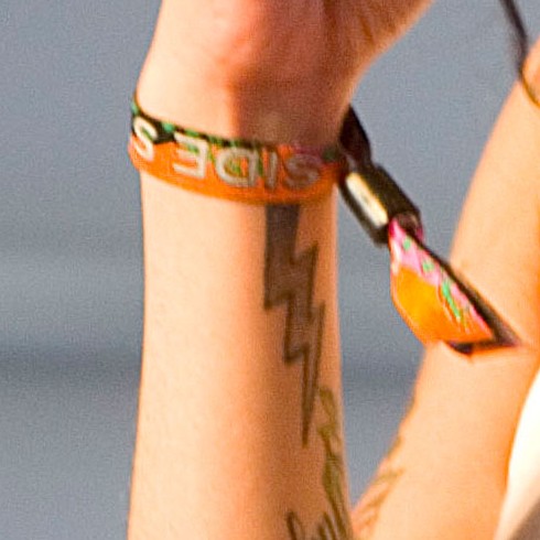 Amy Winehouse tattoos – lightning bolt tattoo on wrist