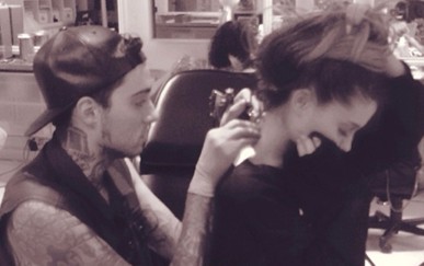 Ariana Grande tattoos – Romeo writes words of love on Ariana’s neck