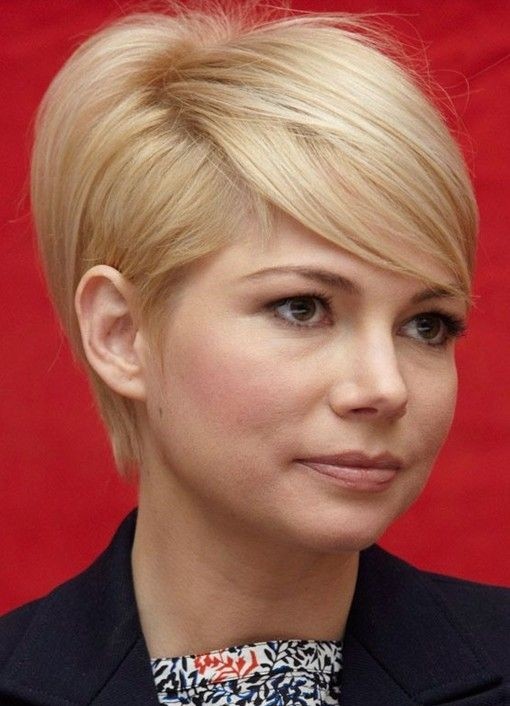 Short Hairstyle with Side Bangs for Women