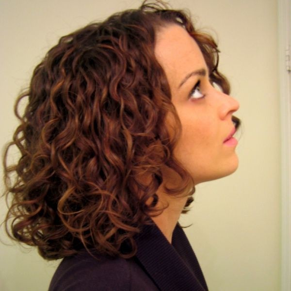 Beautiful Curly Bob Hairstyle for Mid-length Hair