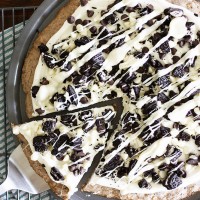 Cookies Creme Dessert Pizza