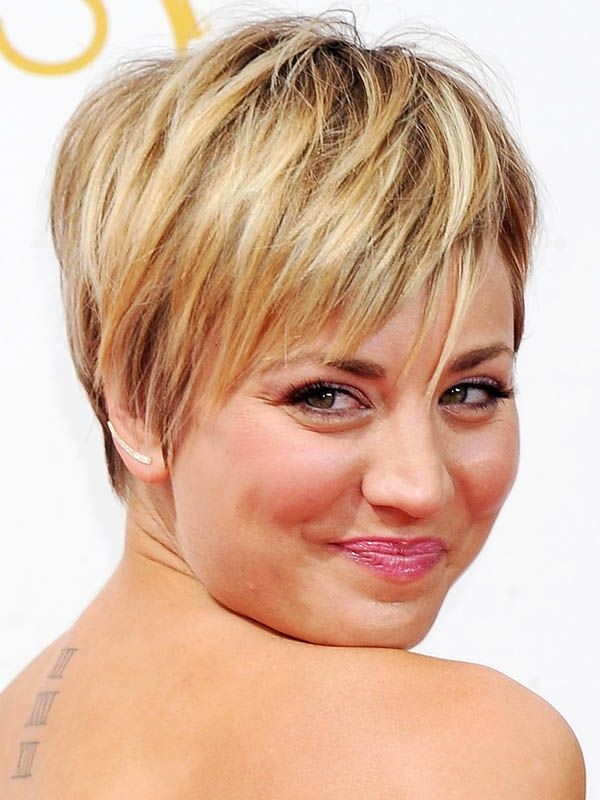 Cool Short Hairstyle for Round Face