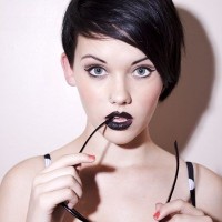 Short Asymmetry Hairstyle for Long Face