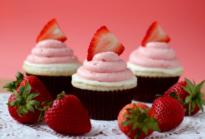 White Chocolate Cupcake with Strawberries