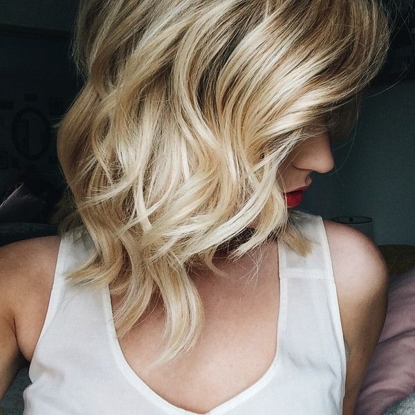 Blond Wavy Hairstyle for Shoulder Length Hair