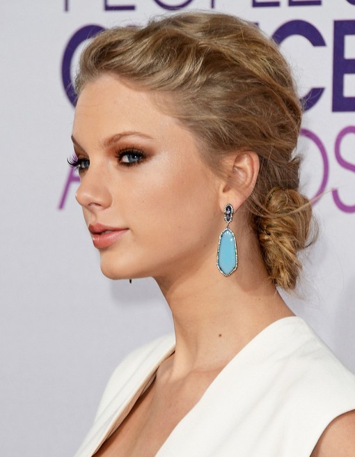 Taylor Swift Messy Bun Hairstyle