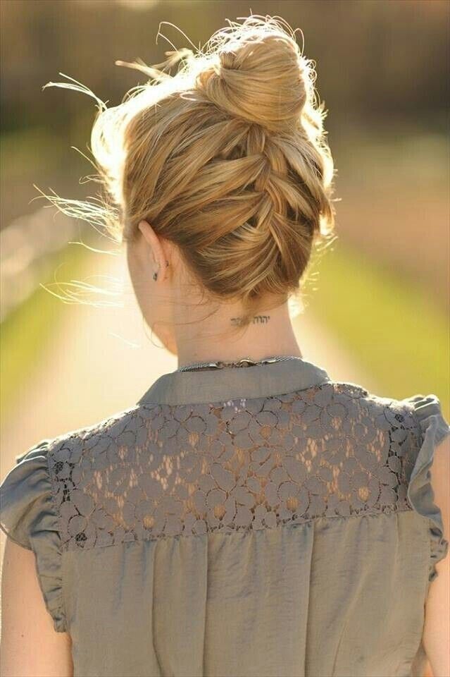 16 Easy and Chic Bun Hairstyles for Medium Hair - Pretty ...