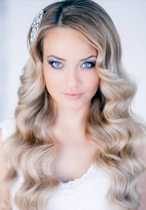 Classy Wedding Hairstyle for Long Wavy Hair