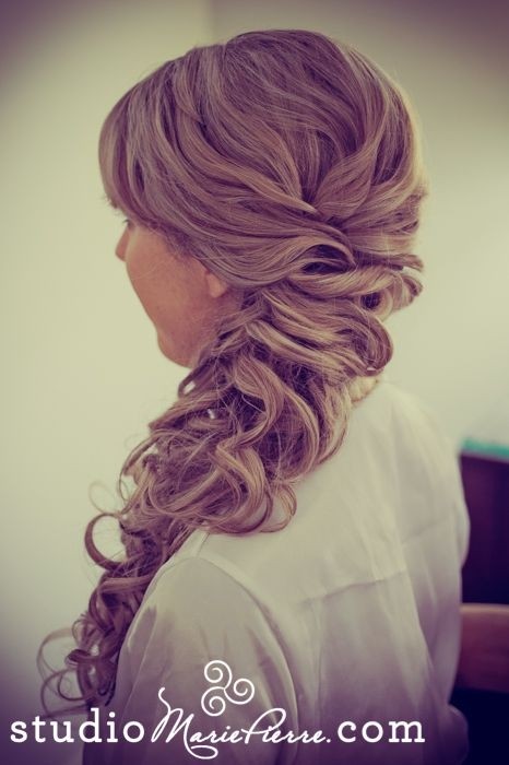 Prom Hairstyle Design for Long Wavy Hair