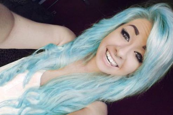 pastel blue hair female models