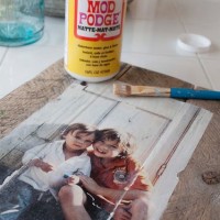 10 DIY Photo Frames with Pallets