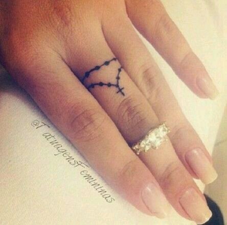 20 Simple Tattoos for Women - Pretty Designs