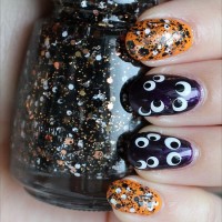 Glittery Halloween Nail Design