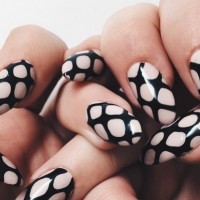 Trendy Fishnet Nail Design