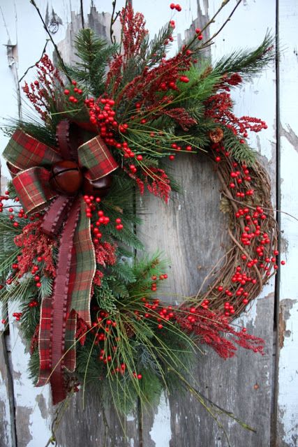 25 DIY Ideas to Have a Winter Wreath - Pretty Designs