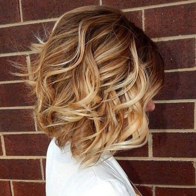Short soft wavy bob hairstyle for thick hair