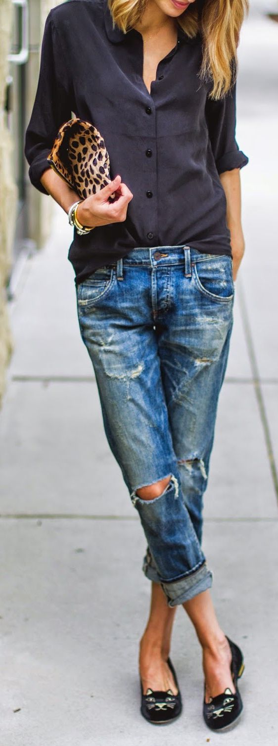 dark blue ripped jeans outfit