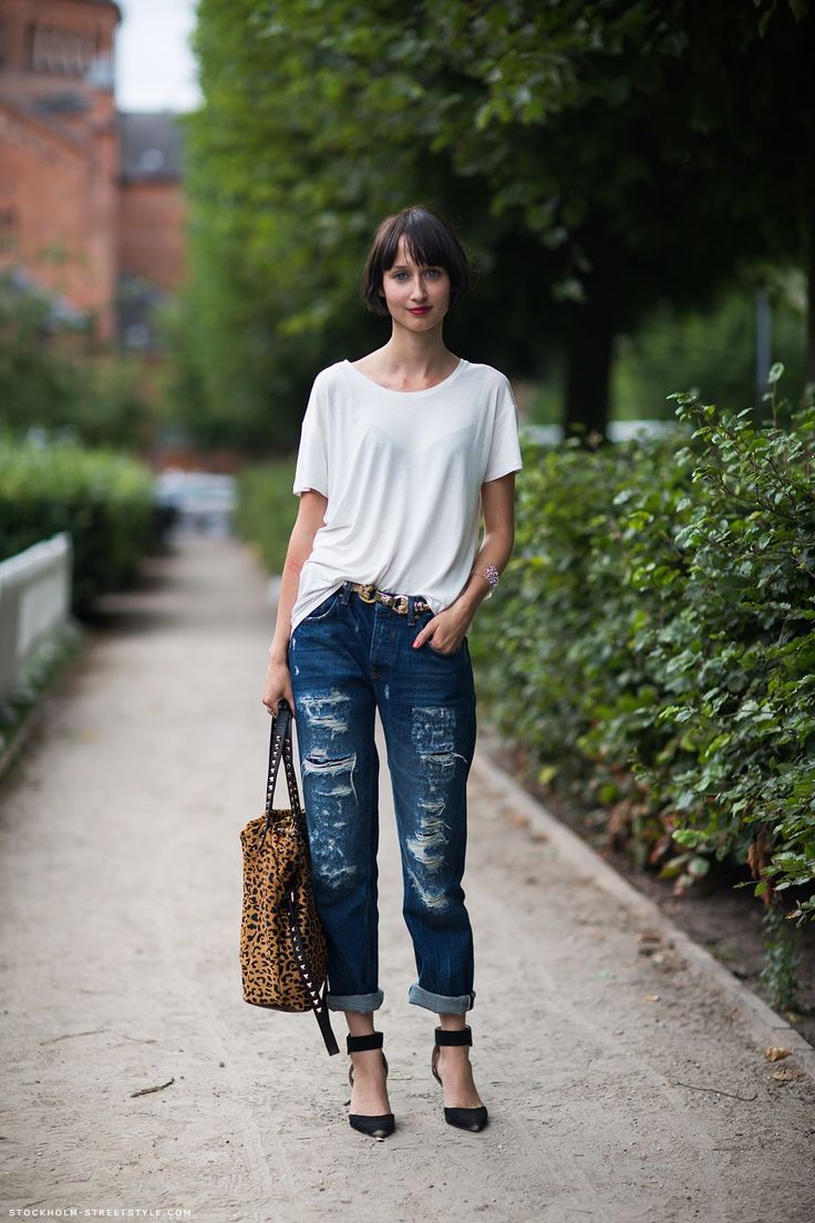 shirt and ripped jeans outfit