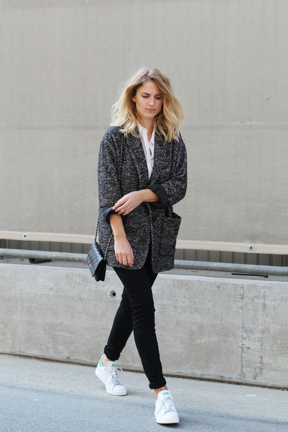 women's outfits with white sneakers