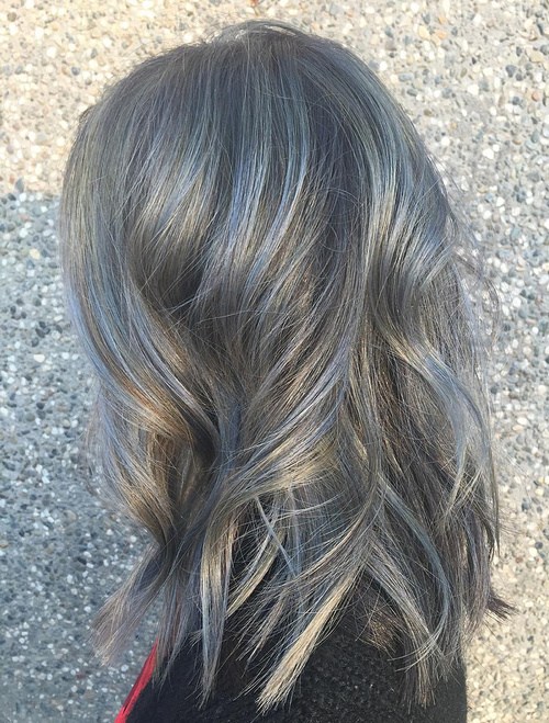 18 Ideas to Style a Grey Hair Look - Pretty Designs