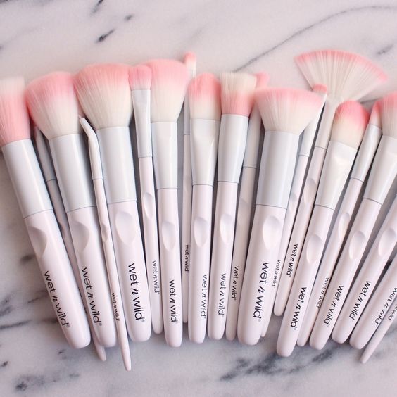 7 Tips For Cleaning Your Makeup Brushes 7 Tips For Cleaning Your Makeup Brushes