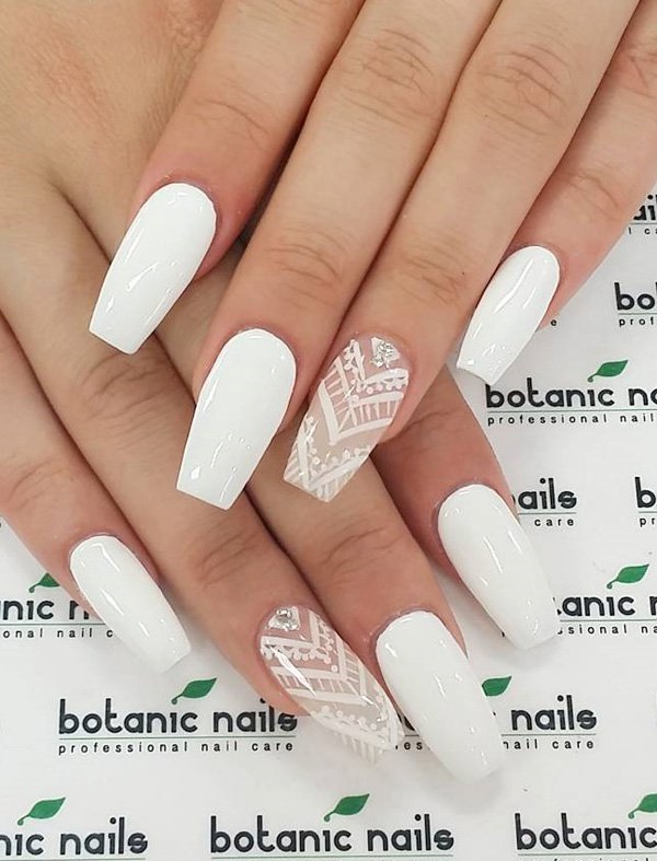 White Patterned Floral Nails via