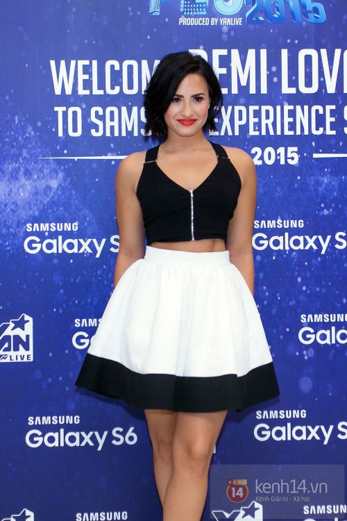12 Demi Lovato Outfits You Can Rock Too