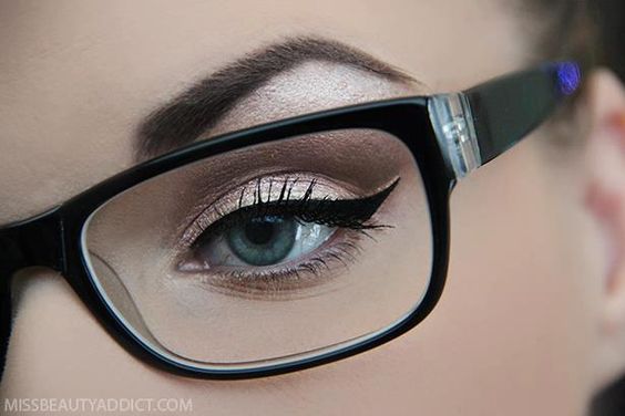 7 Makeup Tips For Women Who Wear Glasses