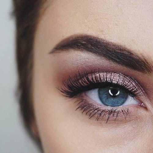 How to Use Loose Powder Eyeshadow