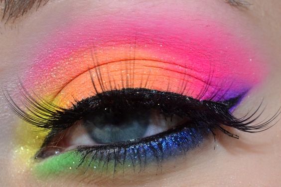 Tips on How to Wear Rainbow Makeup - Rainbow Makeup Ideas rainbow eye makeup