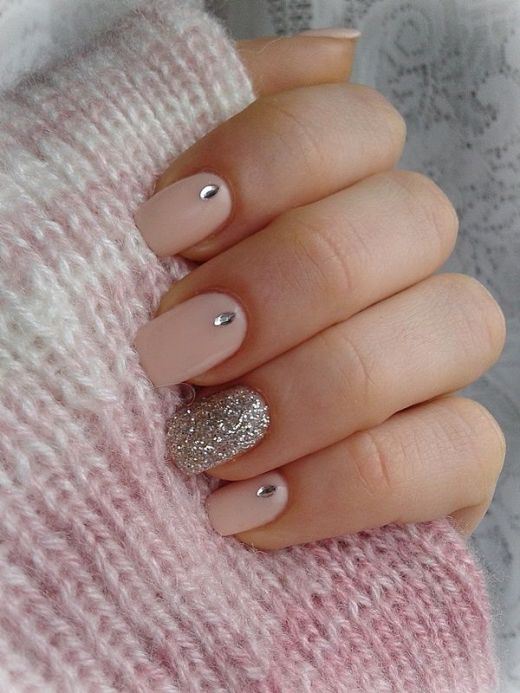 beige-nails-with-sliver-glitter via