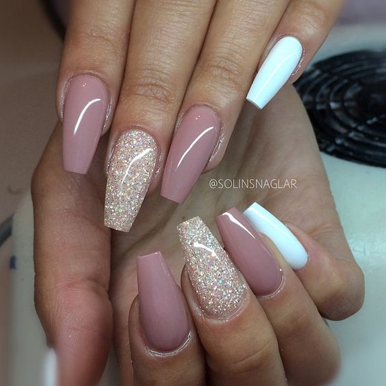 beige-and-white-nails-with-glitter via