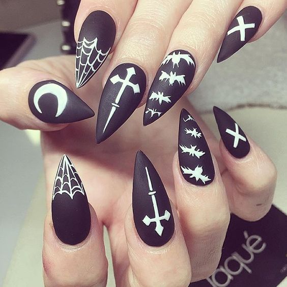 black-and-white-nails via