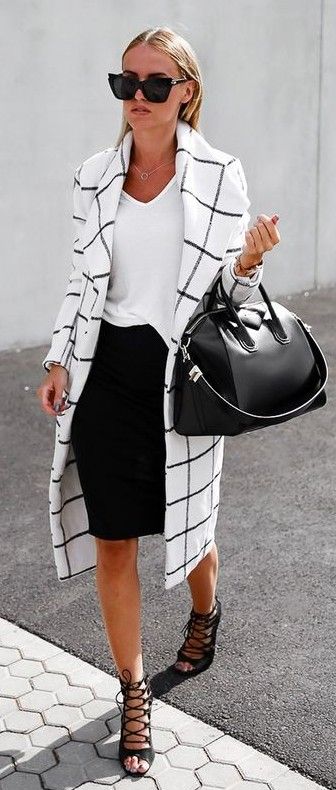 black-and-white-outfit-with-plaid-blazer via