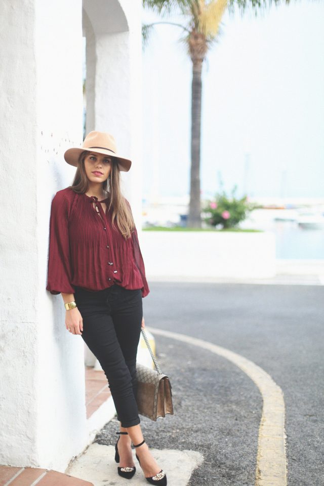 Wine colored jeans outfits