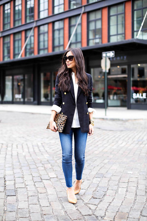 black-blazer-blue-jeans-and-leopard-handbag via