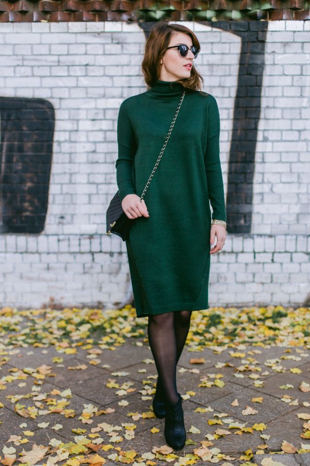 green-turtleneck-dress-and-boots via