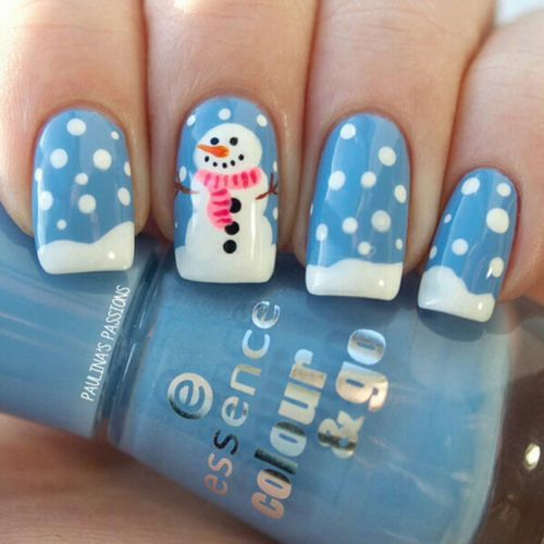 blue-and-white-nails via