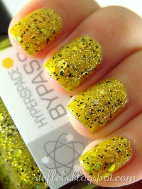 mustard-glitter-nails via
