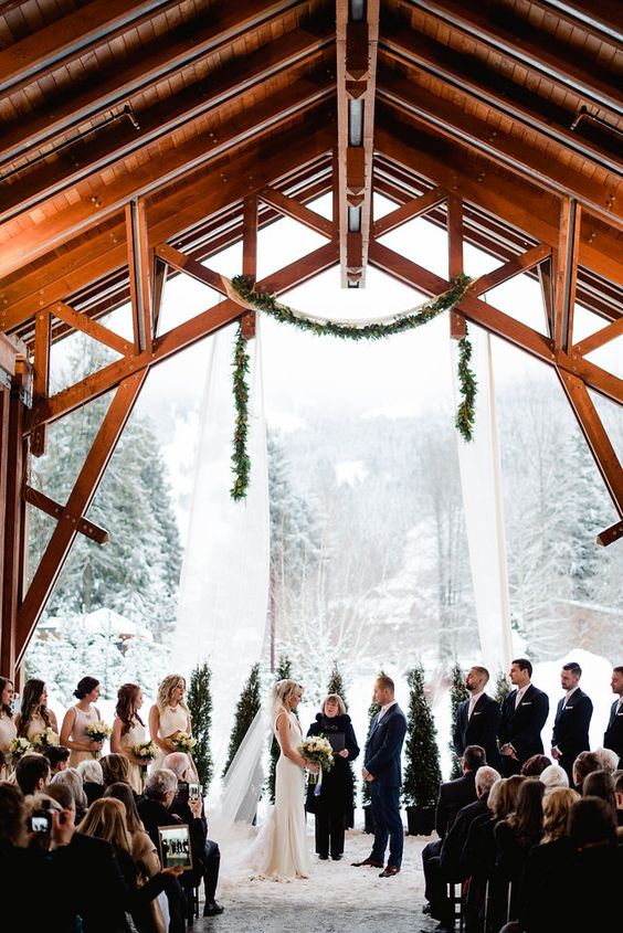 24 Winter Wonderland Wedding Ideas - Pretty Designs