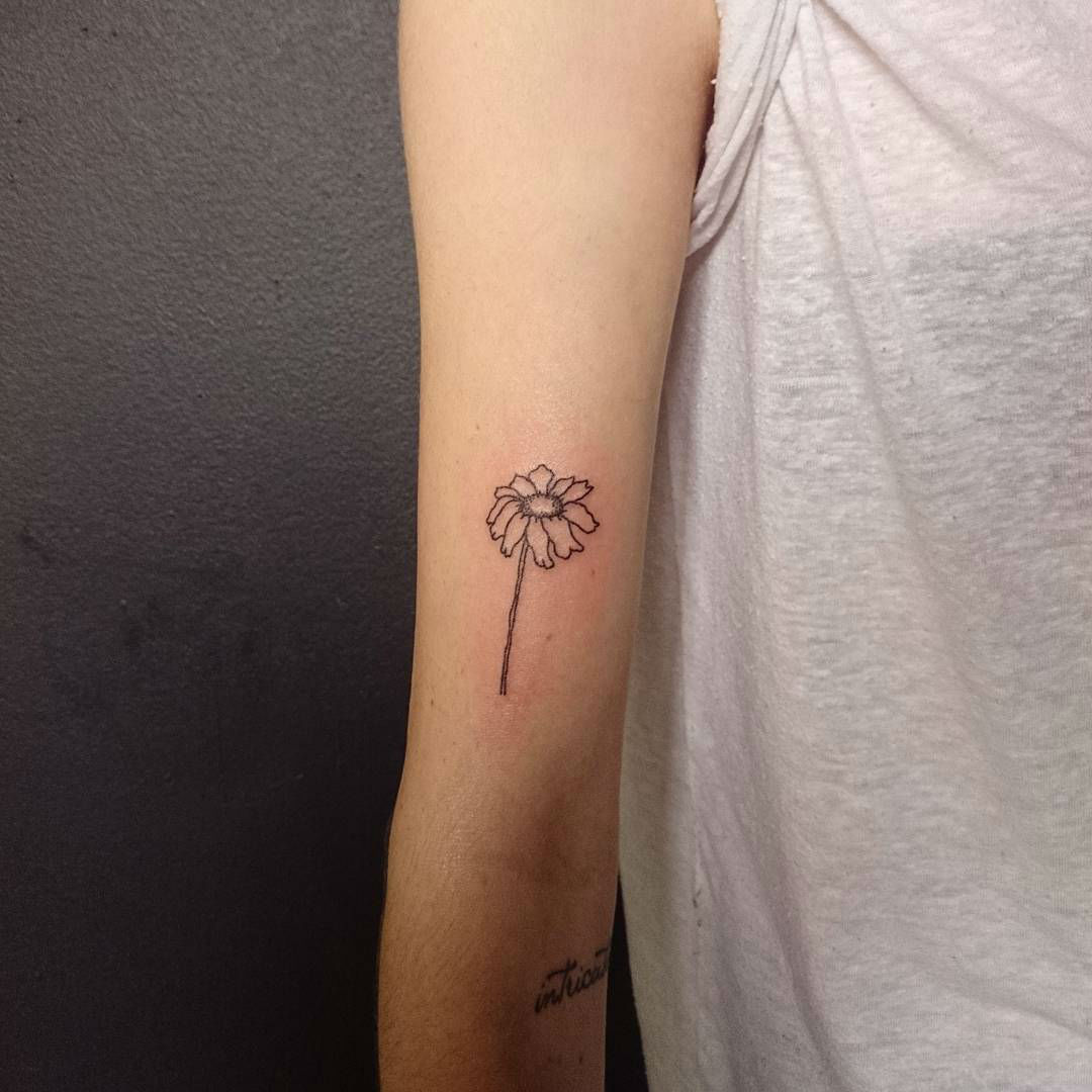 25 Cute Small Feminine Tattoos For Women 2024 Tiny Meaningful Tattoos 