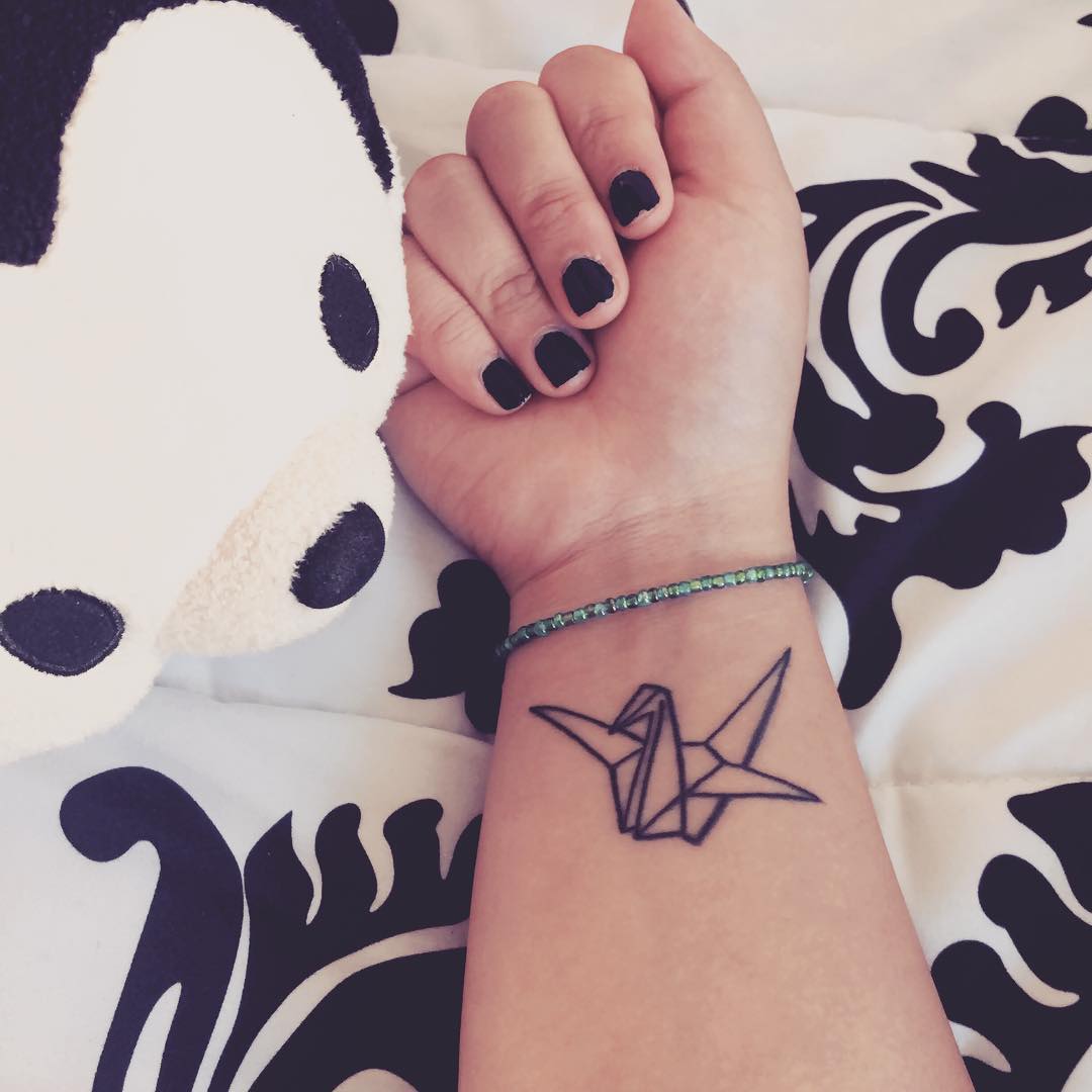 25 Cute Small Feminine Tattoos for Women - Tiny Meaningful Tattoos