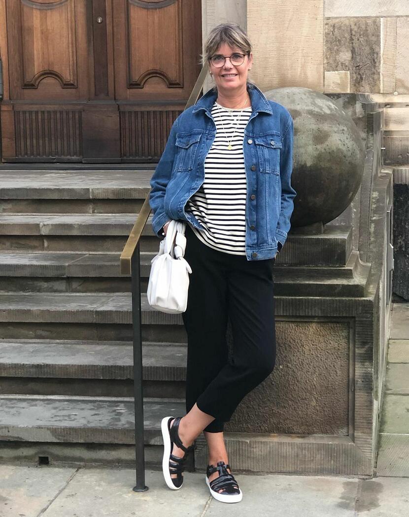 Stripes outfit ideas for women over 40